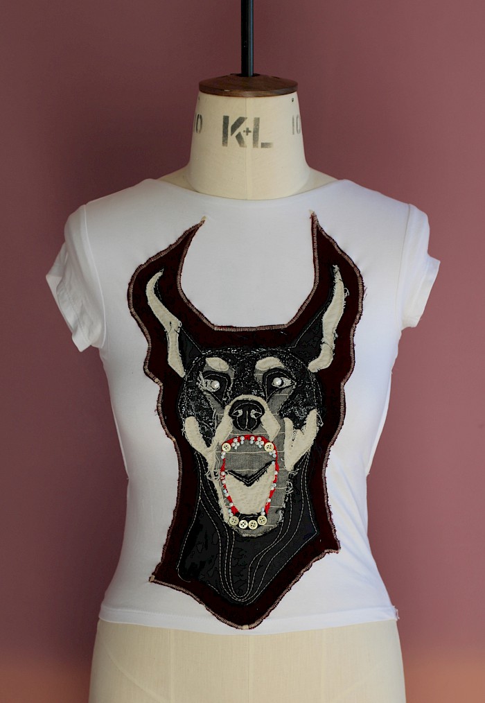 White top with applique wolf head
